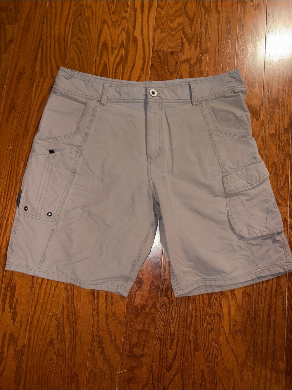 AFTCO Light Gray Cargo Shorts with Multiple Pockets